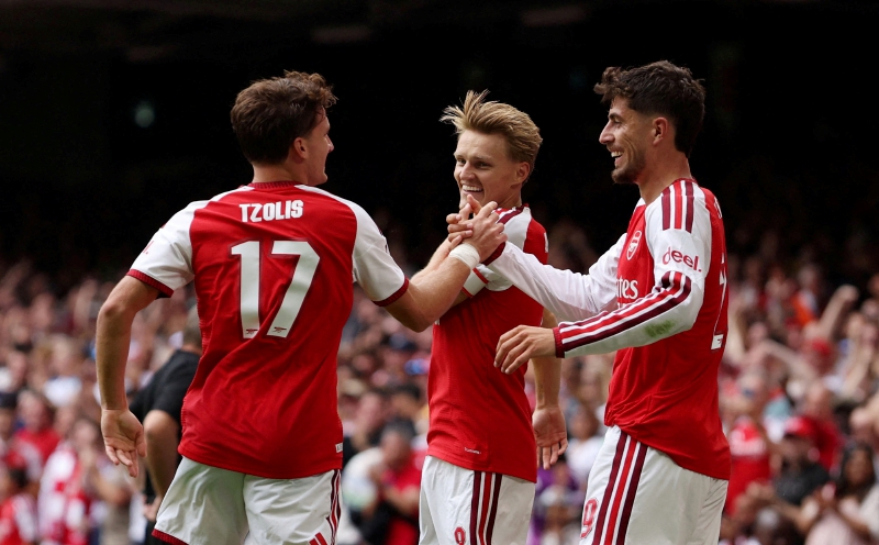 Champions Arsenal embrace being 'hunted' as Premier League returns