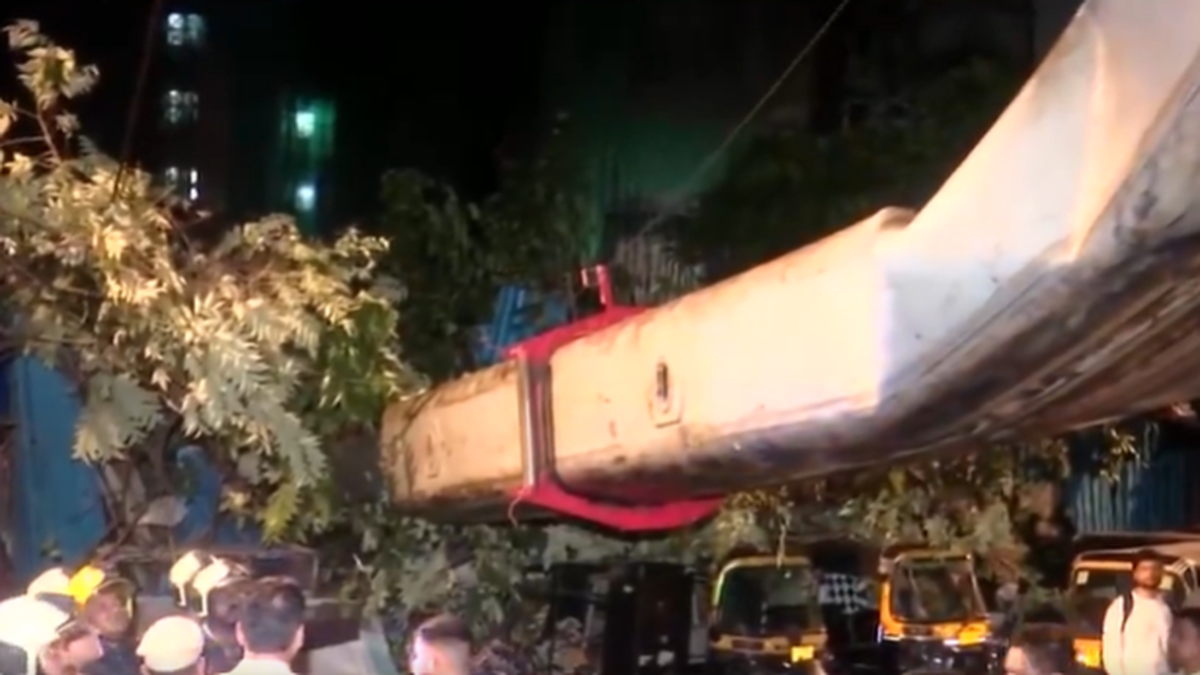 Eight injured as crane topples onto houses in Mumbai’s Kurla