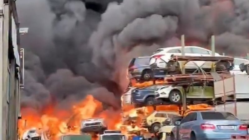 Eight fire units tackle huge blaze at Dublin scrapyard