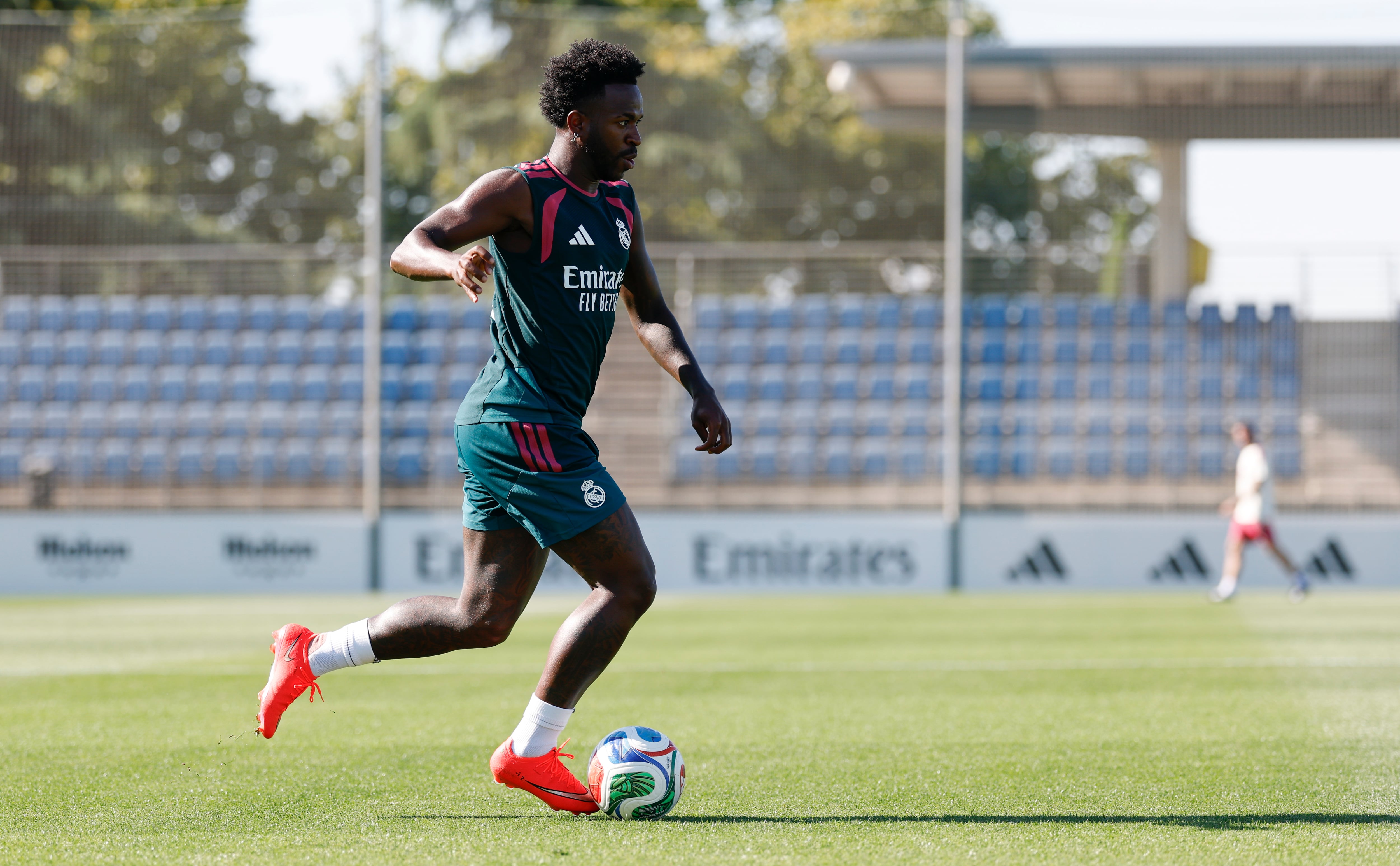 Vinicius renews with Real Madrid until 2032