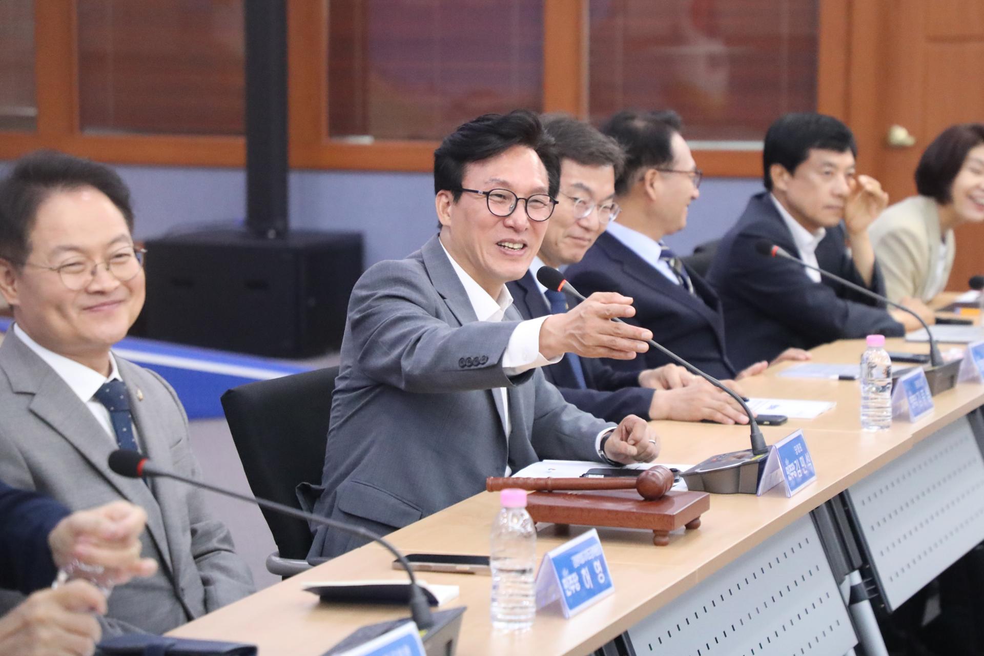 DPK leader vows support for Lee's efforts to promote dialogue with N. Korea
