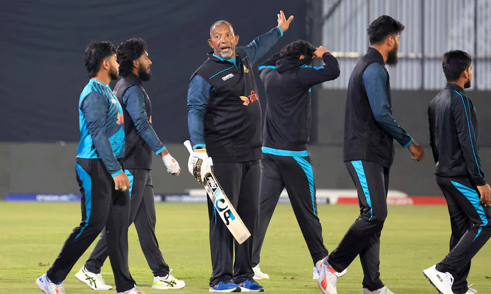Bangladesh coach Simmons wary of wounded Australia in second test