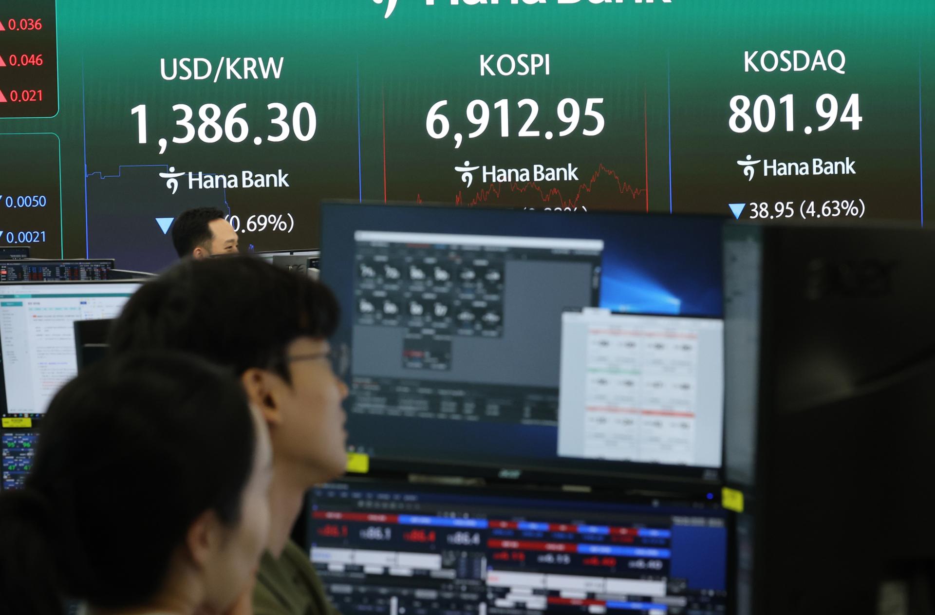 KOSPI closes higher as chip stocks offset US Treasury yield rise