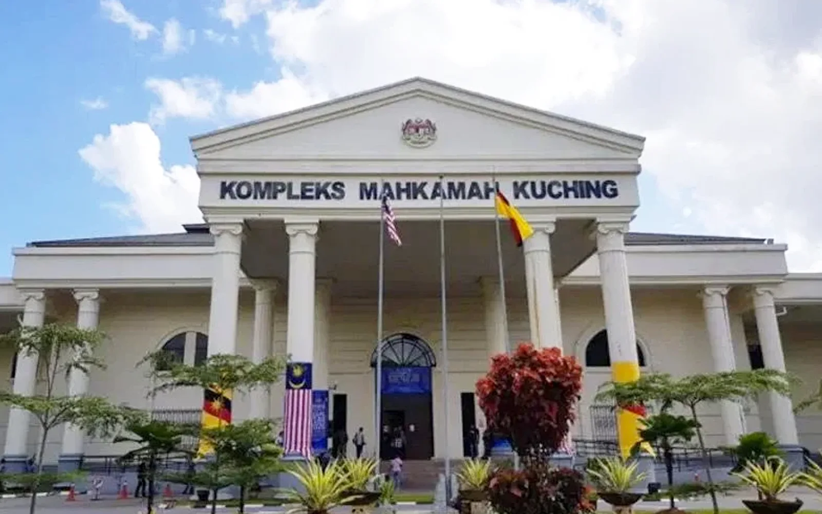 Kakak ahli politik dituduh seleweng RM2.42 juta harta mendiang bapa