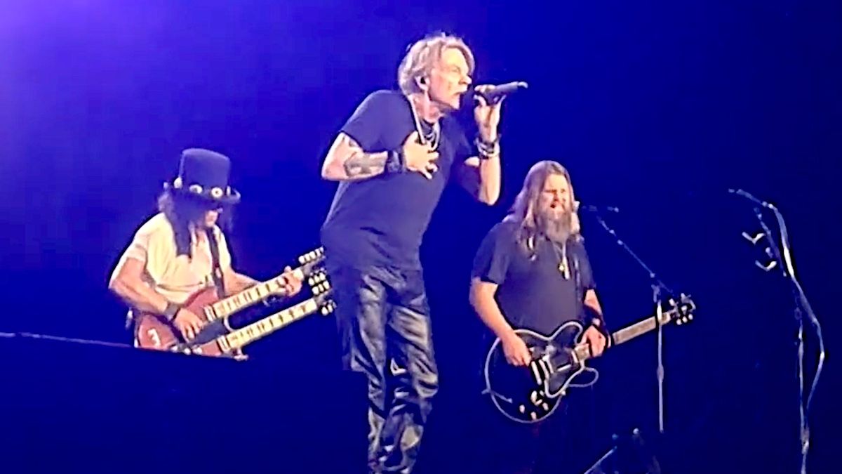 Guns N’ Roses Joined by Chris Stapleton for Rousing Rendition of “Knockin’ on Heaven’s Door”: Watch