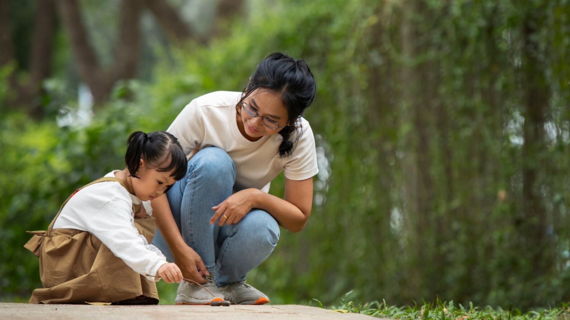 Singapore parent asks if strangers should pat or touch children: ‘What’s your take?’