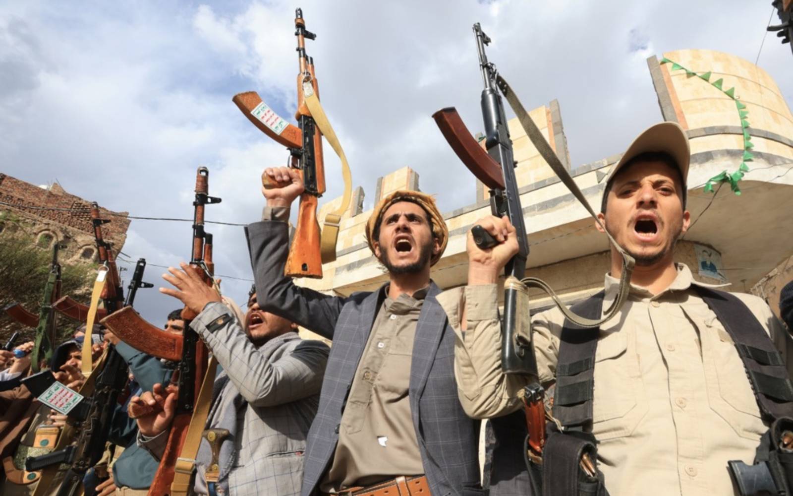 Houthi missile attacks kill 58 Saudi-backed Yemeni govt forces