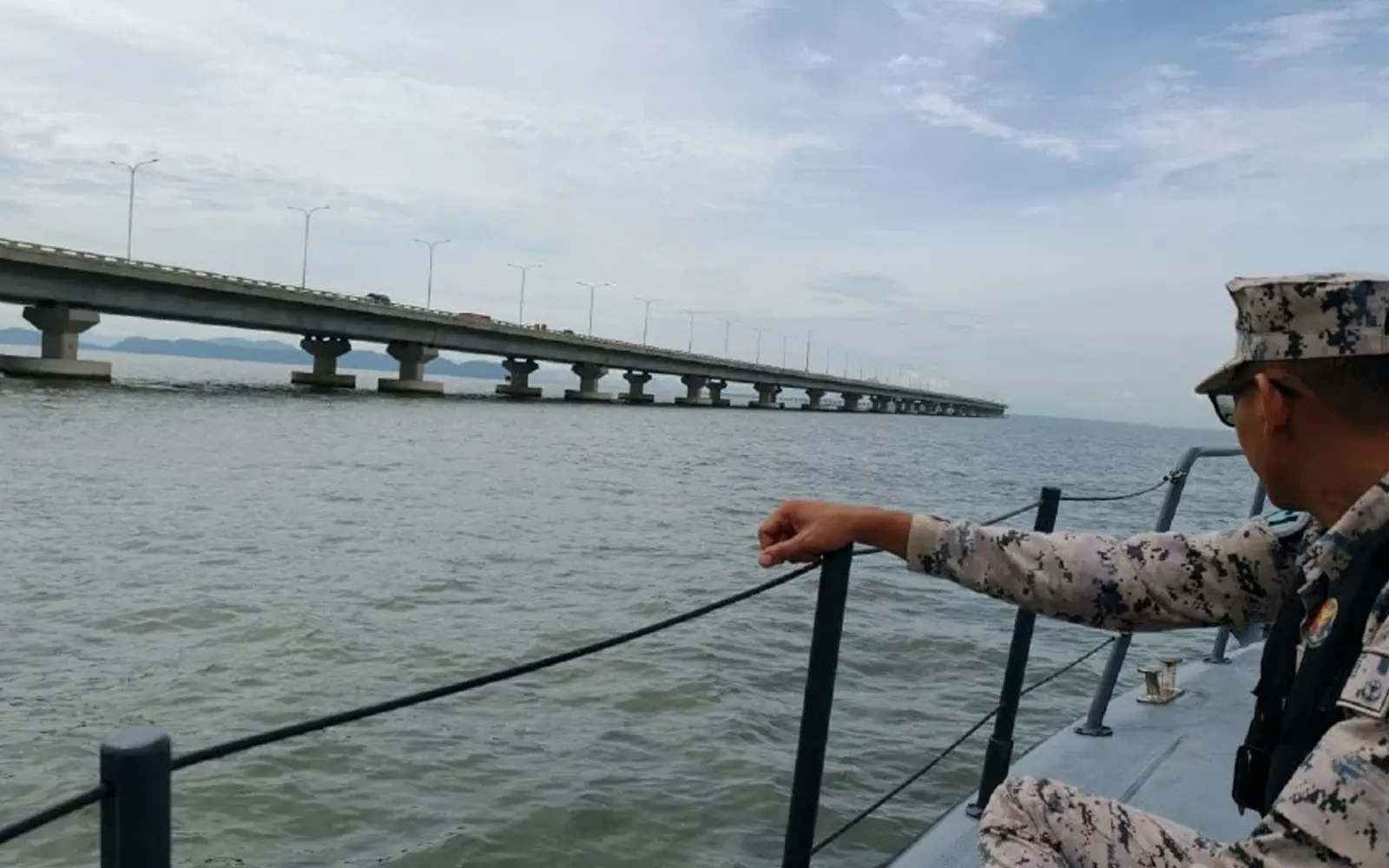 Boat operators seek exco help with fishing ban at Penang bridges