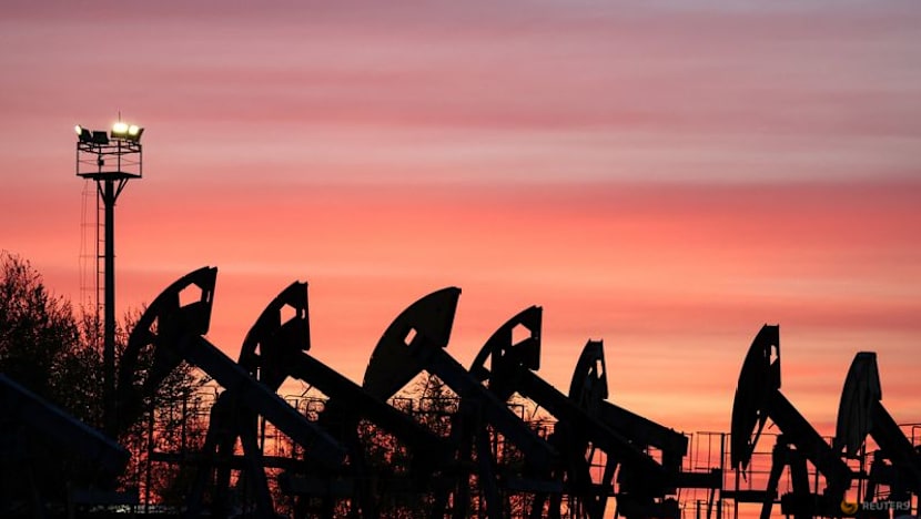 Oil rises as Trump threatens sanctions on Iran partners