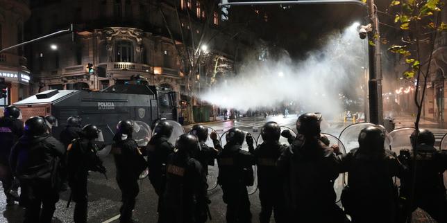 Thousands protest private property legislation in Argentina as clashes erupt with police