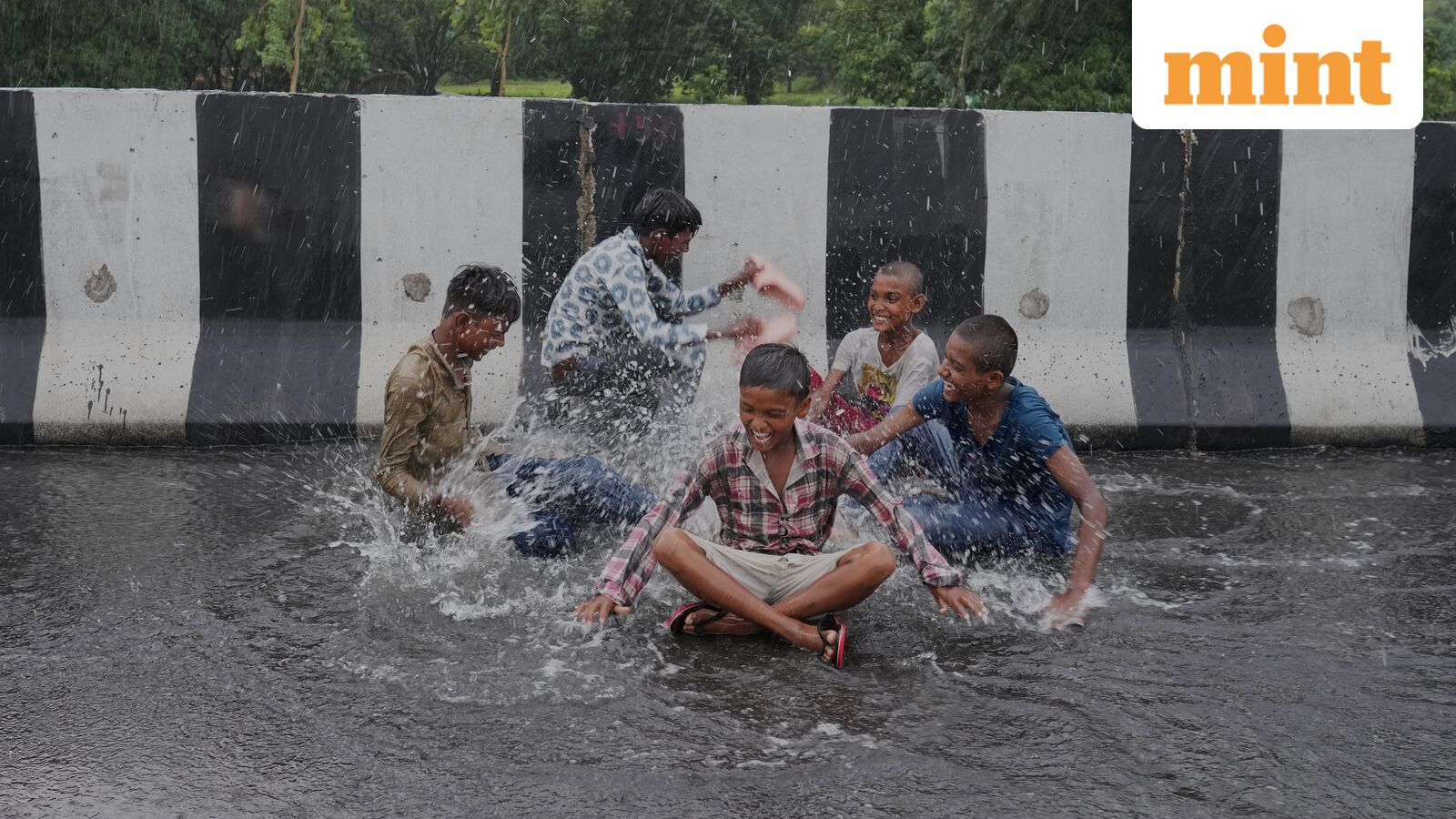 Weather Today LIVE: Rains to continue in Delhi, IMD issues flash flood risk in four states