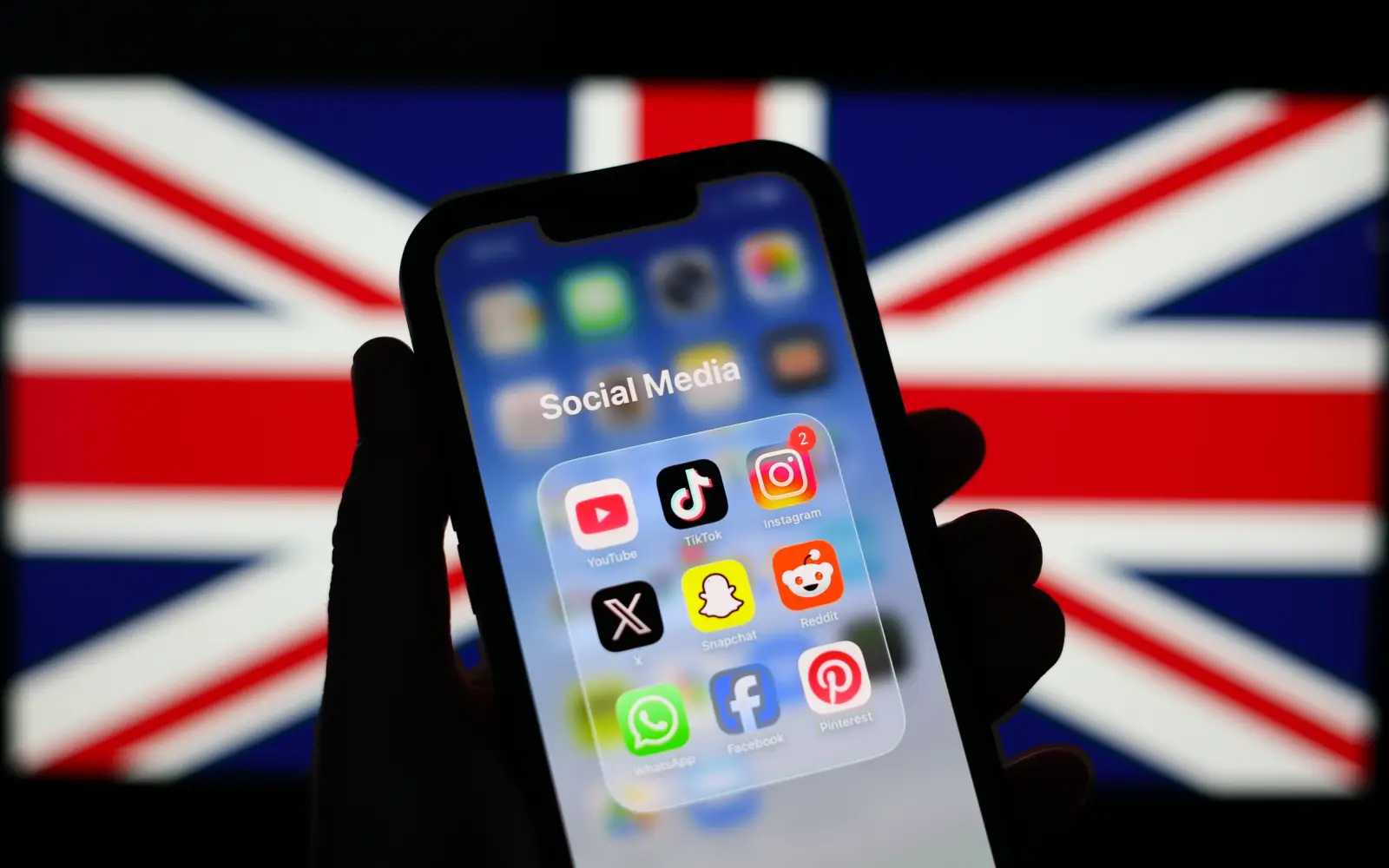 Poll finds most UK teens to opt out of planned social media curfew