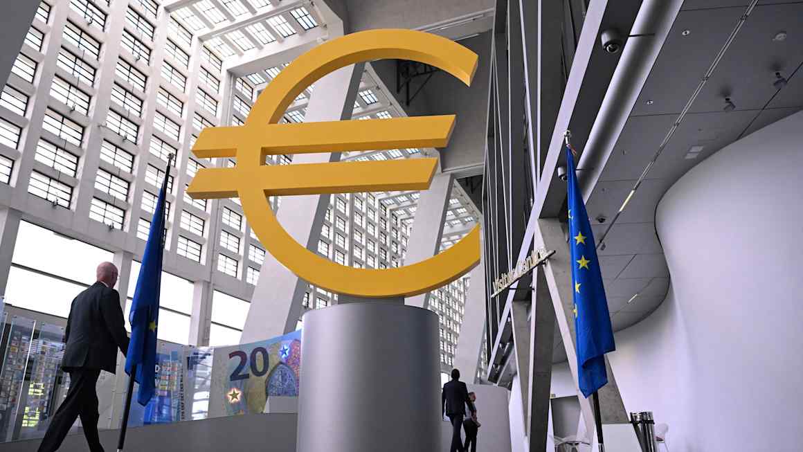 US euro sale to prop up yen blindsided European Central Bank