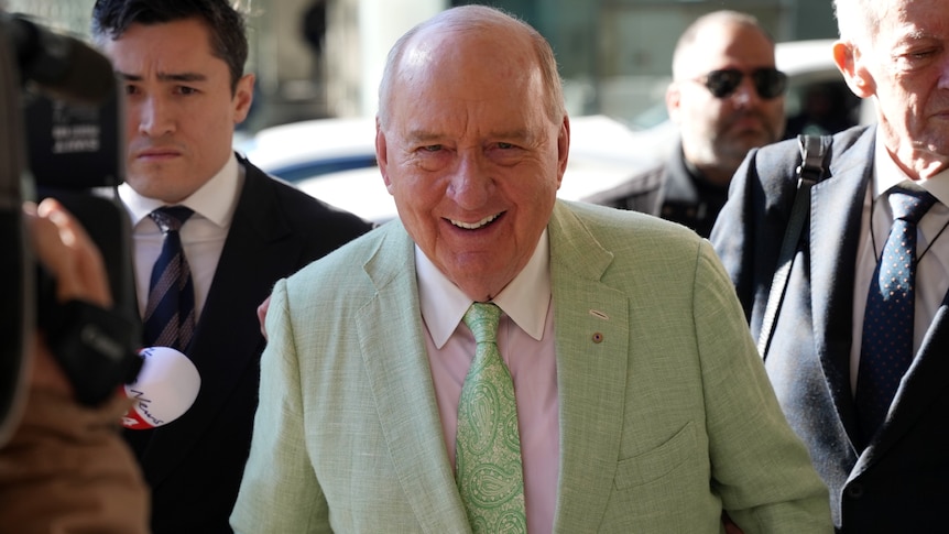 Man says he didn't want to disappoint Alan Jones after alleged robe request