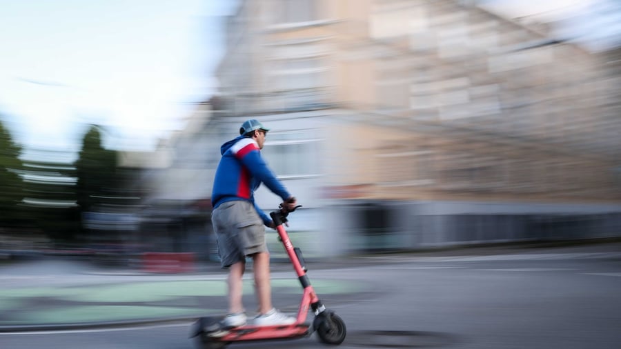 High accident risk: E-scooter risk? – Youth trend with consequences