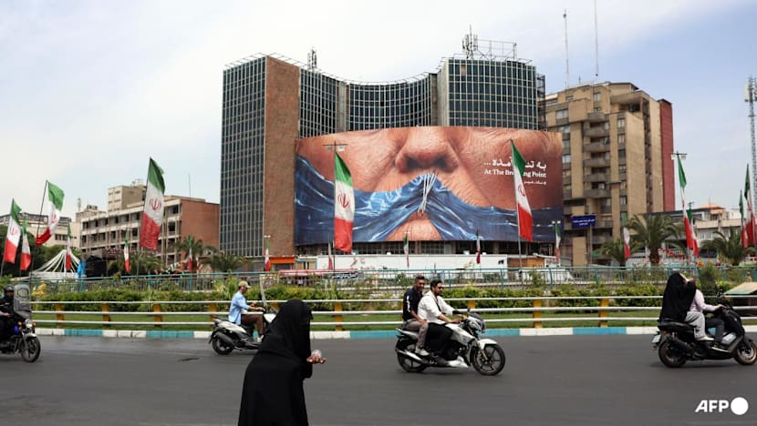 US, Iran keep up hostile rhetoric ahead of new sanctions