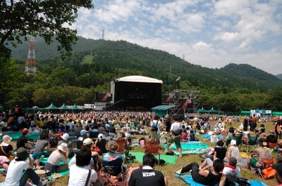 Flag-waving at Fuji Rock: Conviction or fashion?
