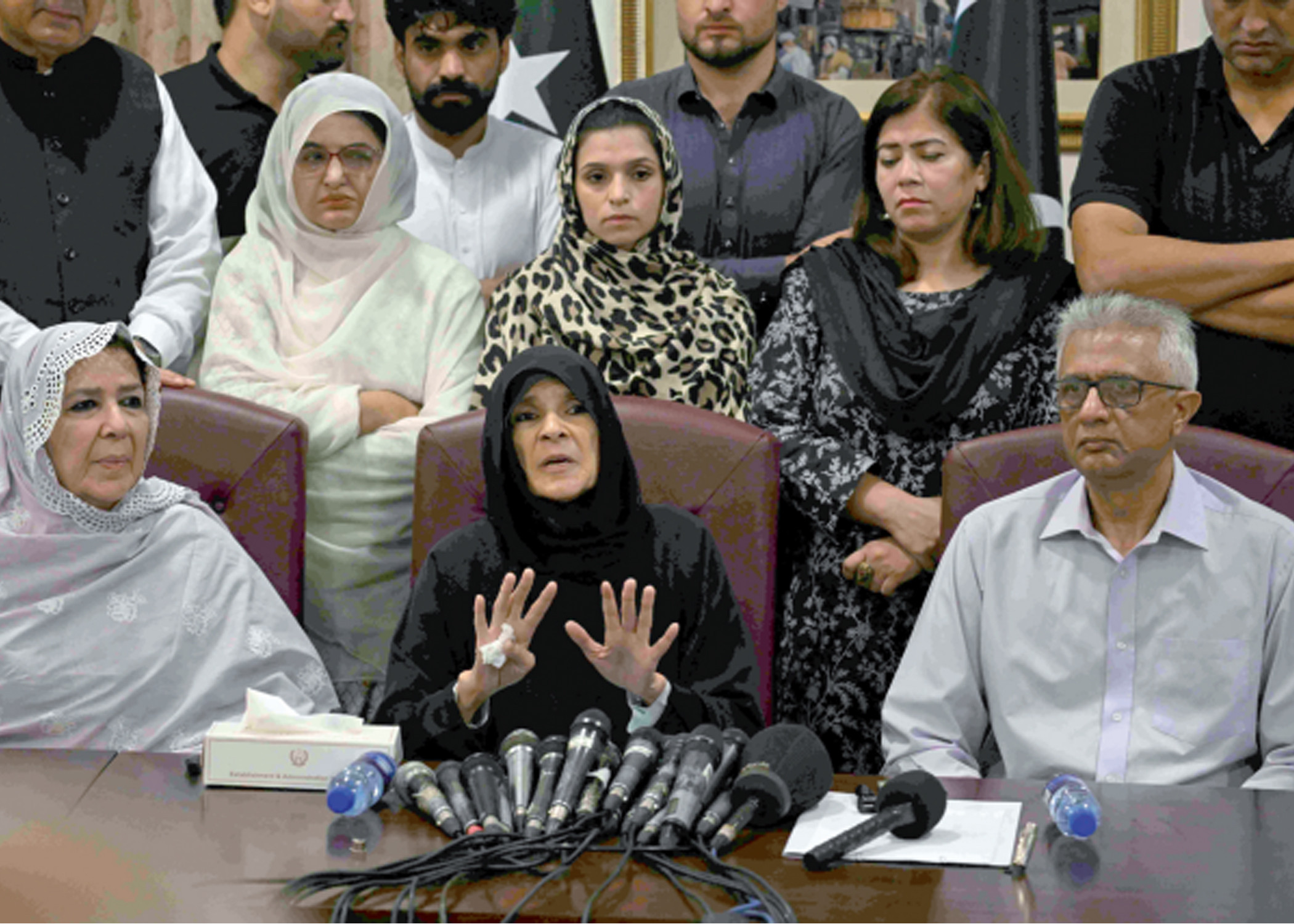 Imran hospital transfer 'drama' riles up PTI