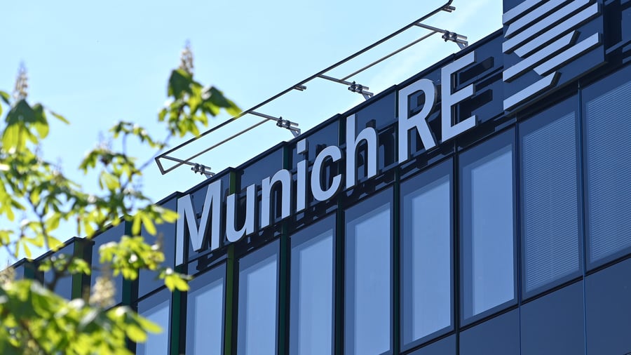 Quarterly figures: Munich Re cuts two billion euros from sales forecast