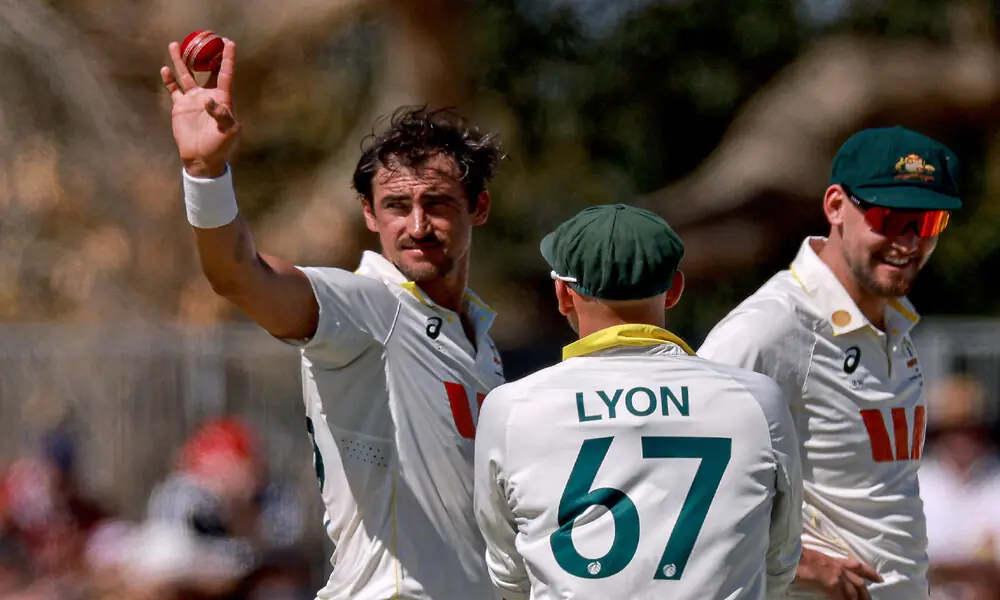 Lethal left-armers star as Australia take 101-run lead against Bangladesh in second test