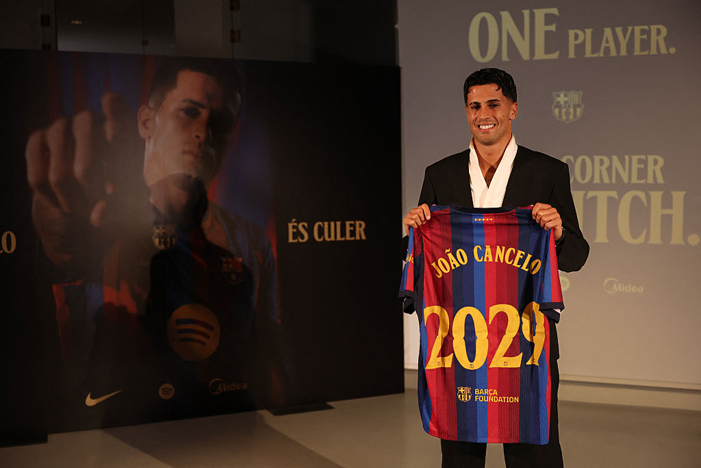 ✅ Barça register João Cancelo, available for his debut