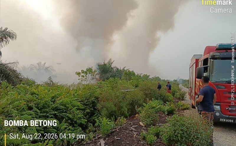 30ha peatland fire in Betong, water bombing control Lundu blaze