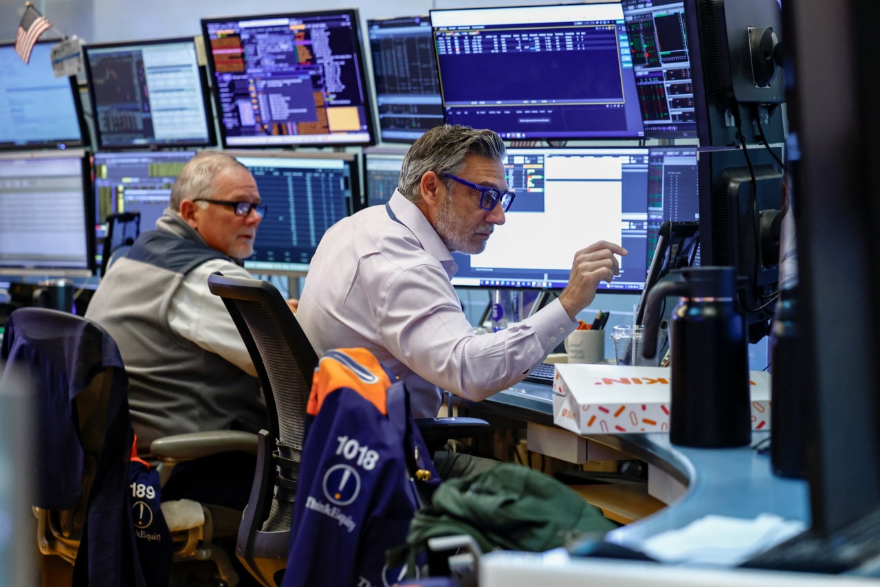 Oil Ticks Higher, U.S. Futures Steady Ahead of Jobs Report