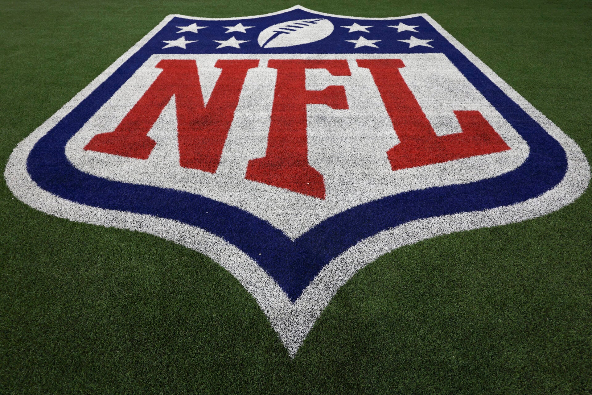 ‘Hope it’s not true’ – NFL fans react to every team’s 2026 record projections