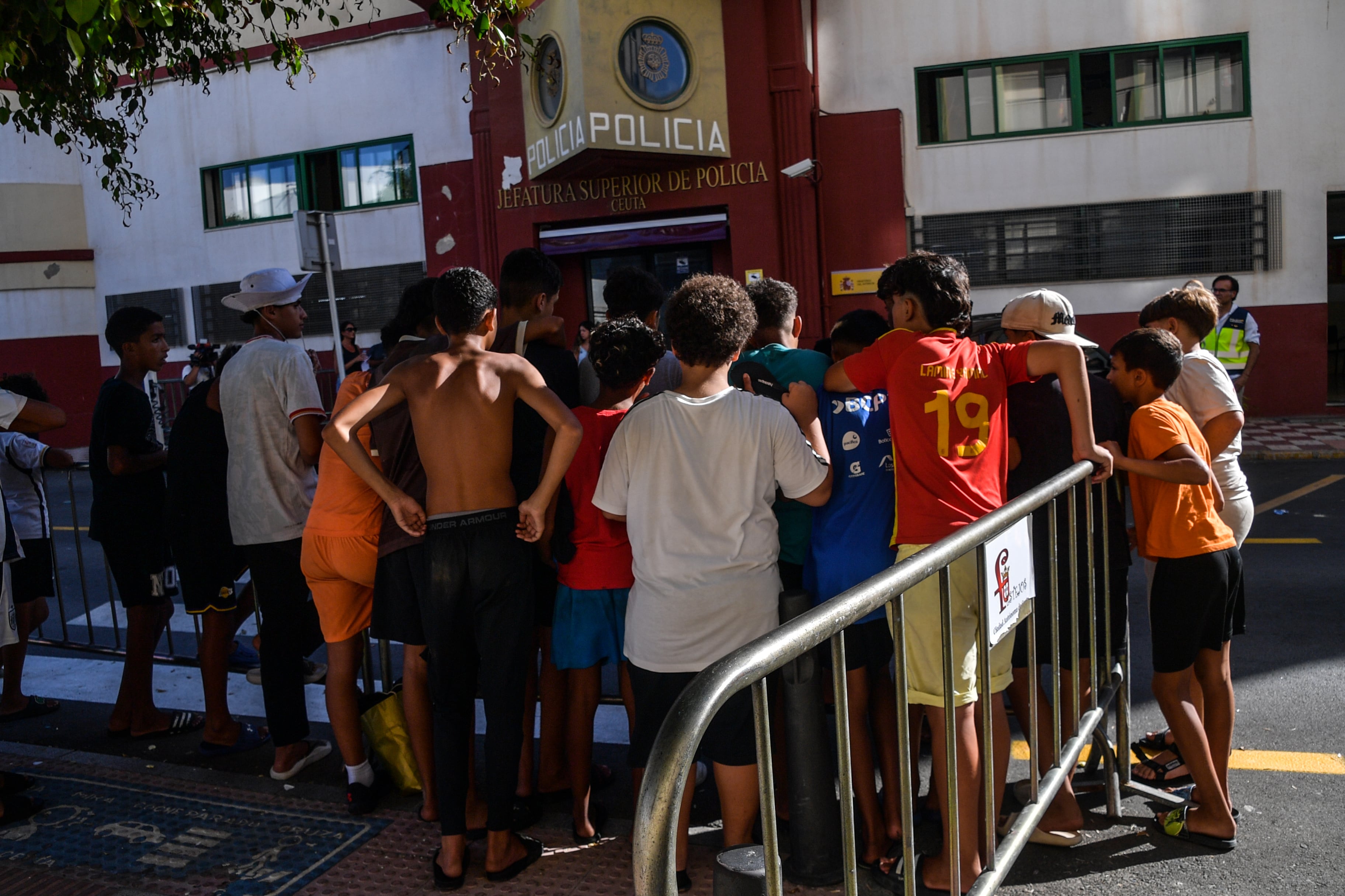 The Ministers of Defence, Interior, Justice, and Foreign Affairs, Margarita Robles, Fernando Grande Marlaska, Juan Carlos Bolaños, and José Manuel Albares respectively, will appear before Congress at the end of August to discuss the migration crisis in Ceuta.