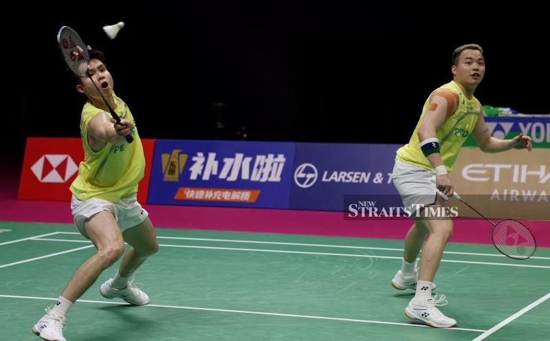 Aaron-Wooi Yik storm into World Championships final