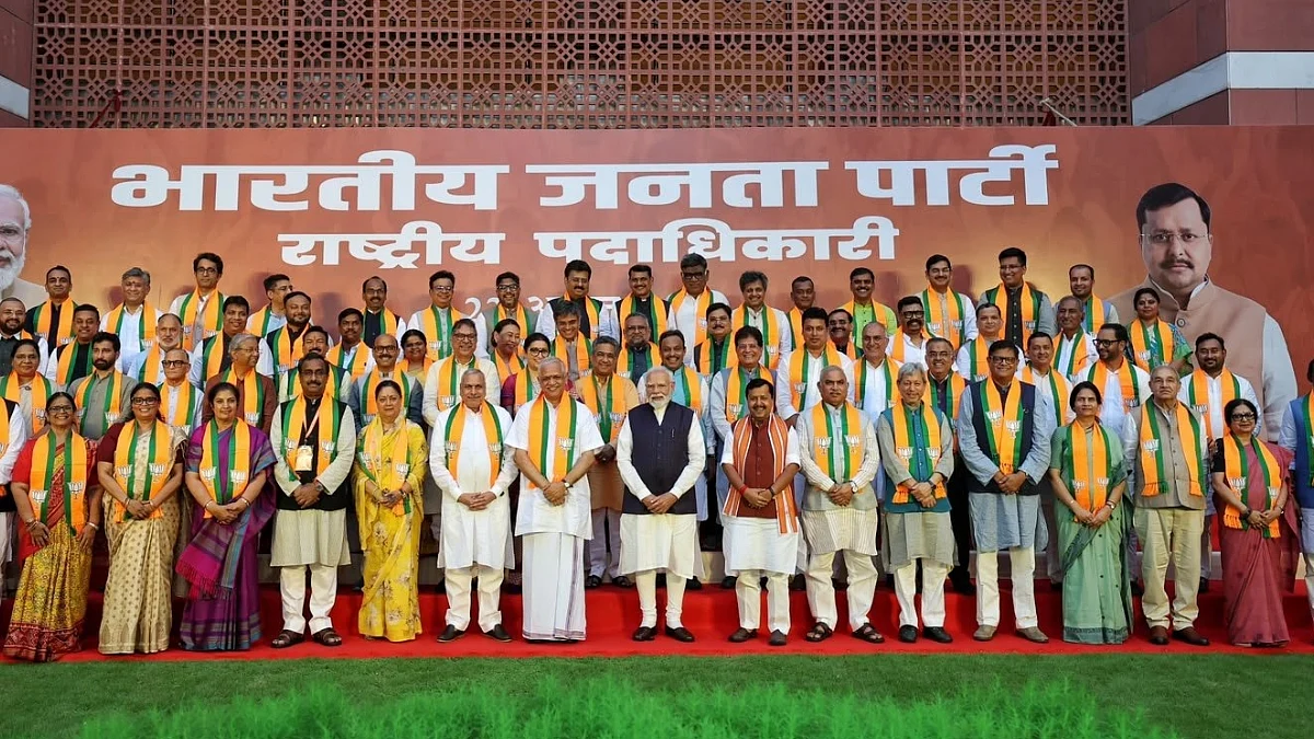 'Great Interaction': PM Modi Meets Nitin Nabin’s Newly Appointed BJP Team At Delhi Headquarters