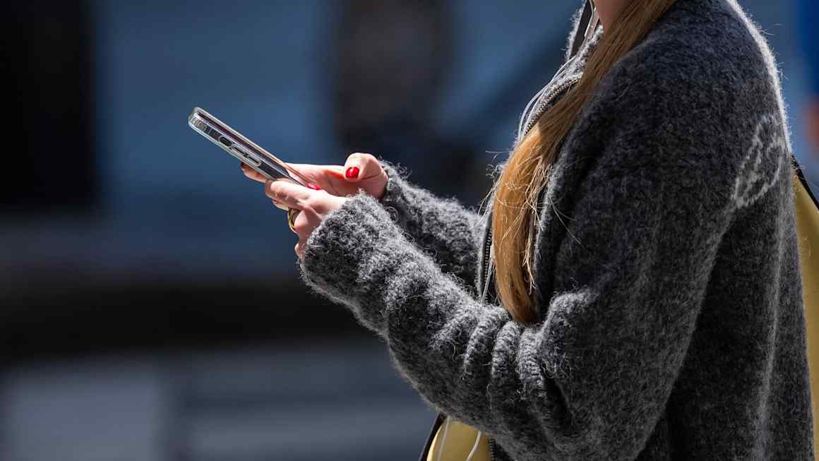 Apple struggles to keep pace with AI ‘bug’ hunters