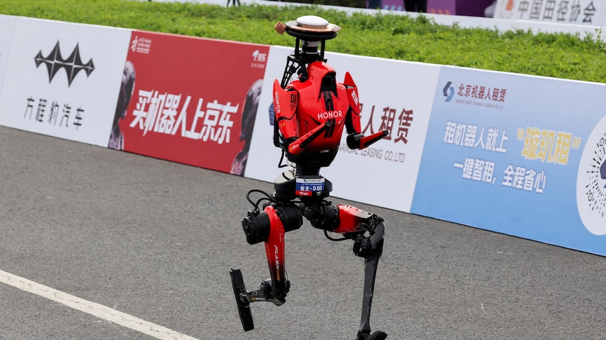 Chinese robot beats Usain Bolt's 100m world record