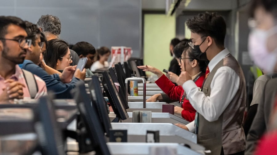 Economy: US job market shrinks surprisingly in July