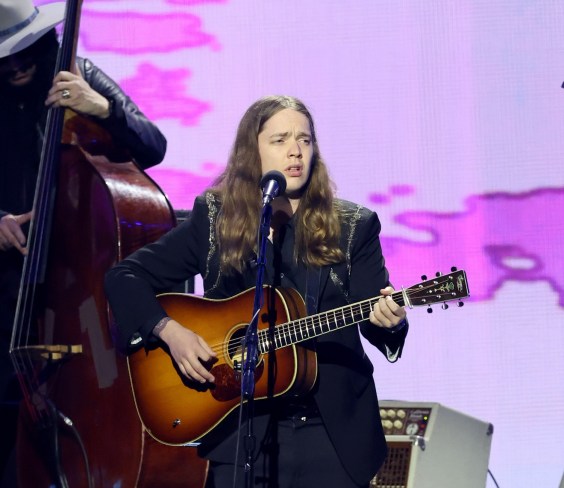 Billy Strings Hit In The Head With Object Thrown By Fan, Says “Find Out Who That Was And Sodomize Him”