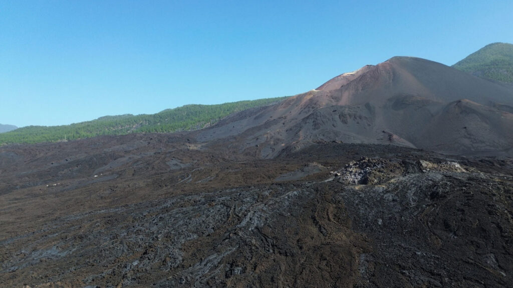A Rare Look at How Life First Colonizes Cooling Lava Tubes