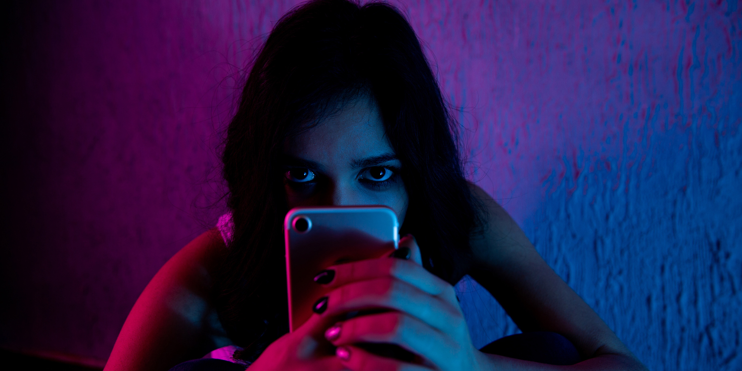 Dark personality traits linked to problematic social media use via jealousy and cyberstalking