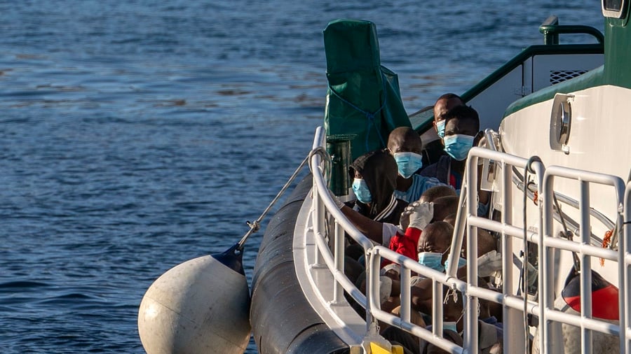 Immigration: Spain dismantles large people-smuggling ring in the Mediterranean region