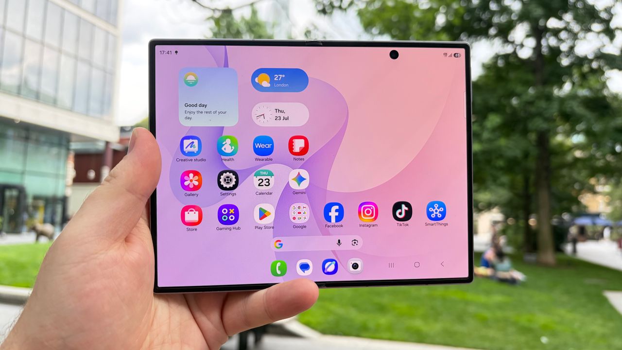 'Start experimenting and innovating again please': Samsung's spicy Reddit AMA covered foldables, health, and AI — and the company didn't shy away from responding to criticism