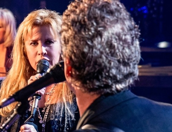 Lindsey Buckingham And Stevie Nicks Are “Talking All The Time Now”