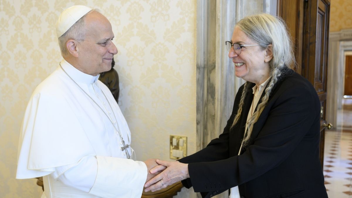 Patti Smith Left Speechless Meeting Pope Leo Before “Spark Was Lit”
