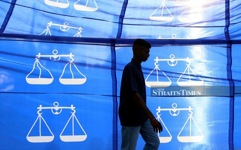 Zahid calls for trust to translate into votes, hints at 'Blue Wave'