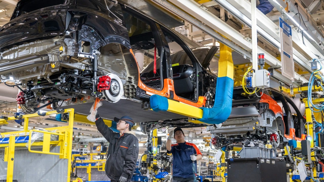 After gaining EV dominance, Chinese carmakers shift goal to take on full-hybrid behemoths