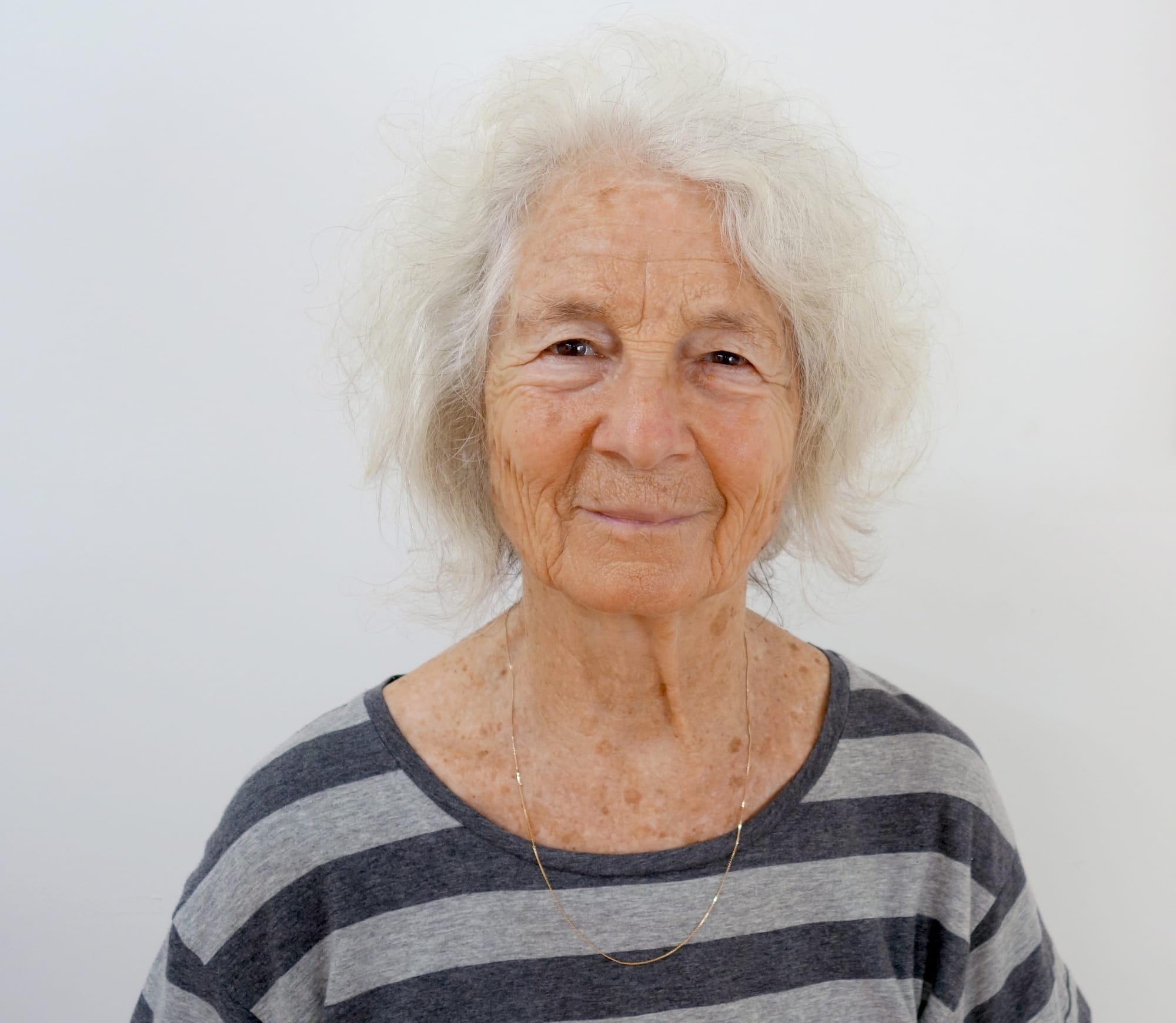 Simone Forti, Artist of Movement and Chance, Dies at 91