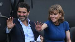Gold family agrees to sell West Ham stake to Staveley