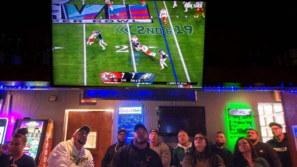 NFL Sunday Ticket Will Still Be Available by Satellite at Sports Bars