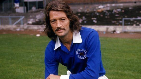 Blue plaque honour for former England striker