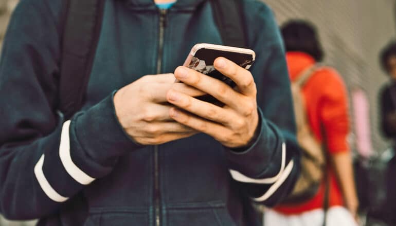 Too much screen time increases suicidal thoughts for college students