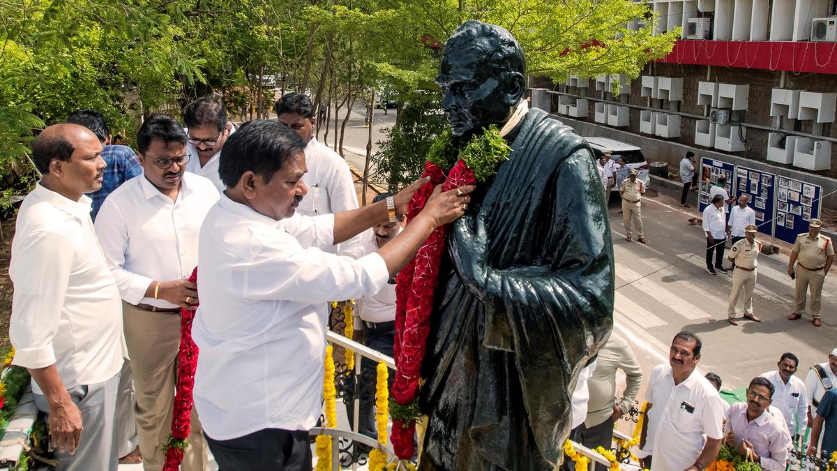 Tanguturi Prakasam Pantulu’s 155th birth anniversary celebrated