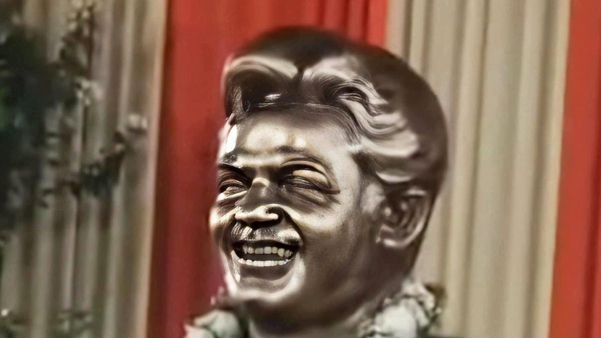New sculpture of celebrated actor Uttam Kumar in Kolkata draws flak from artists